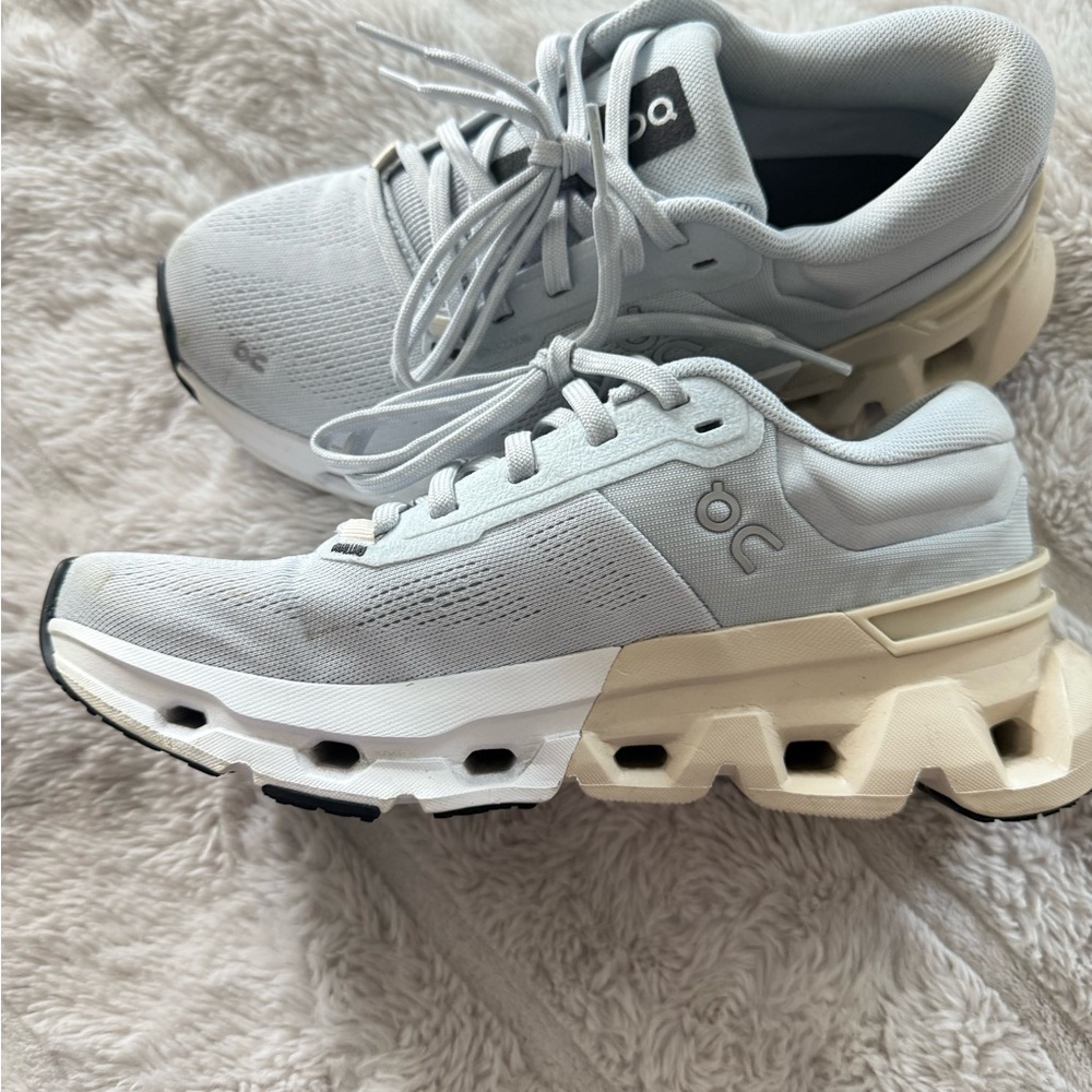 On Running Women's Light Gray and Cream Sneakers